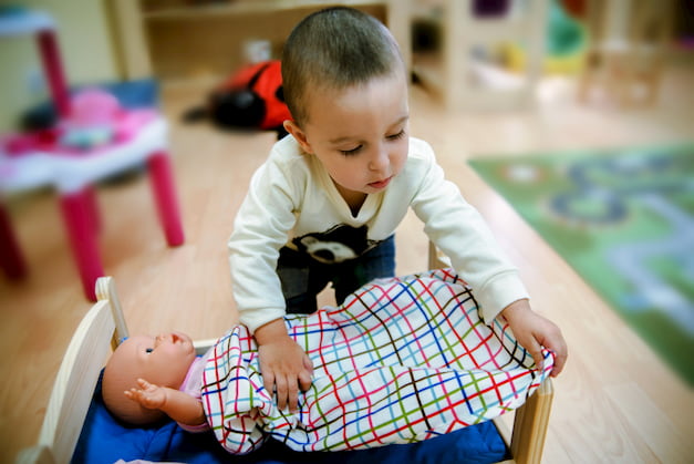 Babies playing with dolls online