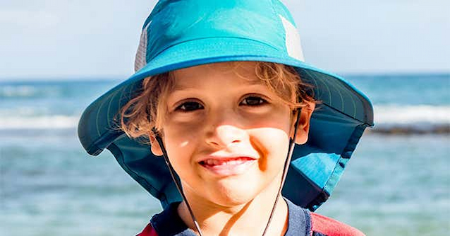 Child store with hat