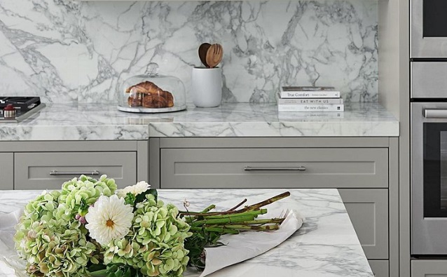 kitchen in marble porcelain slab tiles