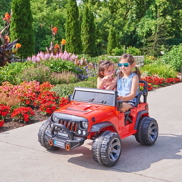 Kids driving ride on car